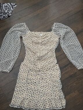 SADIE And SAGE Women’s Cream And Black Polka Dot Ruched Long-Sleeve Top And Mini